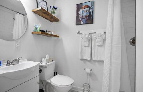 Vineyard Cottage-Pet Friendly & Walk to Oaklawn! - Foto 41