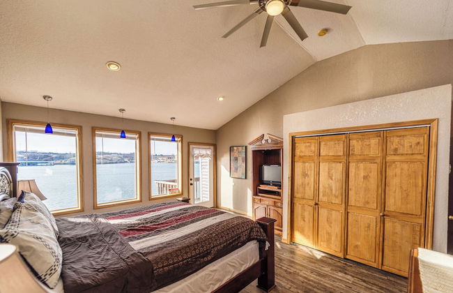 Redbud Retreat Amenity-filled Waterfront Home! - Photo 4