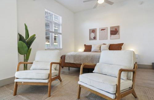 Uptown Luxury - Top Floor King Suite, Free Parking - Foto 18