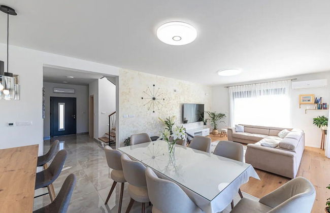 Luxurious Sanctuary Villa Primorski Dolac With Pool - Foto 8