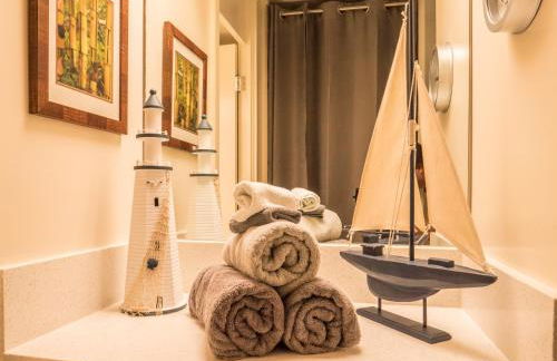 Tropical Studios at Marine Surf Waikiki - FREE PARKING - BEST LOCATION - FULL KITCHEN - SWIMMING POOL - Foto 106