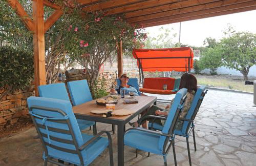 Ruby's summer house with spacious garden and free parking - Foto 51