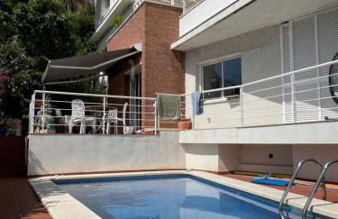 Villa with private pool, ocean & mountain views - Foto 1