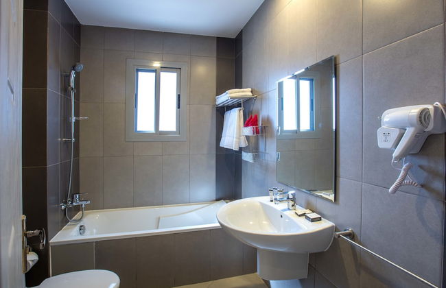 Loumage S Suites and Spa - Photo 29