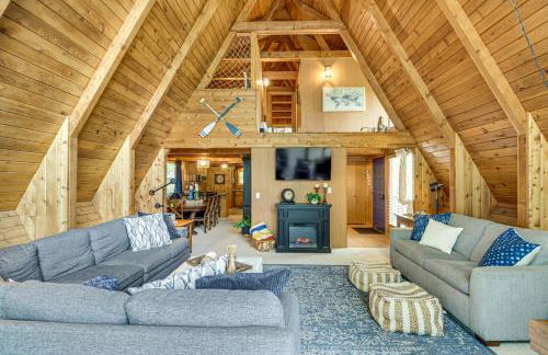 Canal Across Street Family Cabin in Breezy Point! - Foto 3