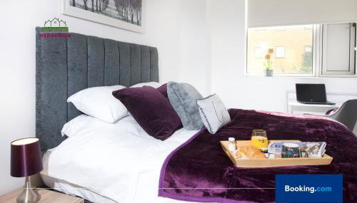 Premium Deals on Modern 2 -Bed 2-Bath Central City for Movers & Pros by Hedgerow l Embrace comfort and ease with our inviting 2 bedroom apartment l Attractions like Science and Industry Museum, Manchester Museum & Manchester Art Gallery - Foto 2