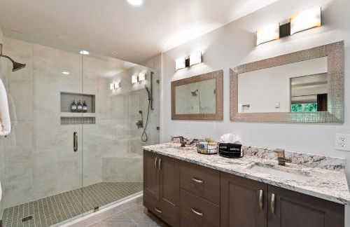 Lux Fly-Fishing Haven near Glacier Park - Hot Tub - Foto 11