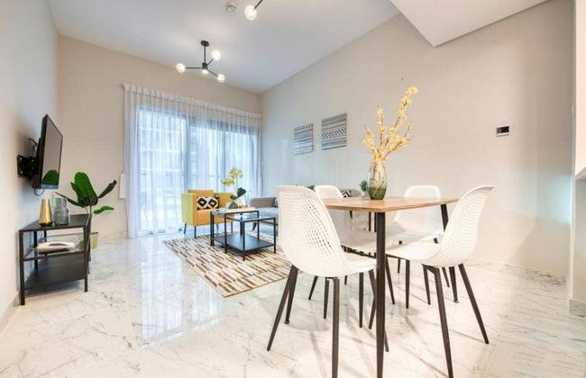 Elite LUX Holiday Homes - Stylish 1 BR Pool World Class Gym in Dubai South - Photo 5