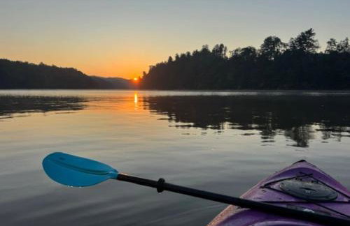 LKJ - Lakefront Home, Hot tub, Fire Pit, Games and Movie Room! - Foto 40