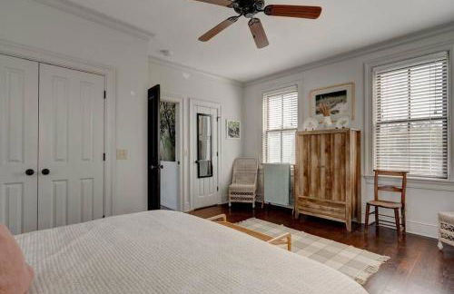 Elegant Sunlit Home with Private Rooftop Oasis - Foto 40