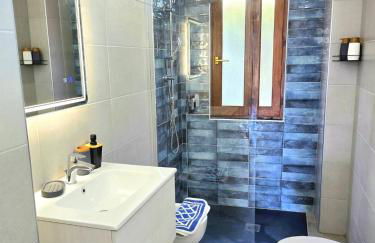 Stylish Home With Patio 4 min Walk to the Beach - Foto 9