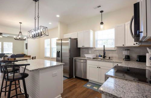 4 Min to Downtown - En-Suite Bath - Washer and Dryer - Foto 10