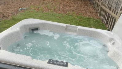Stylish Wembley Home with Hot Tub, Parking & Garden - Foto 2