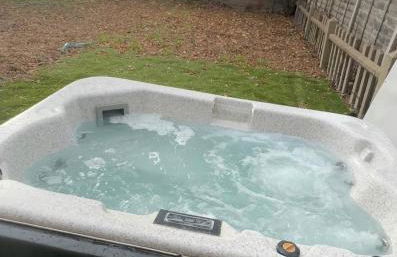 Stylish Wembley Home with Hot Tub, Parking & Garden - Foto 2