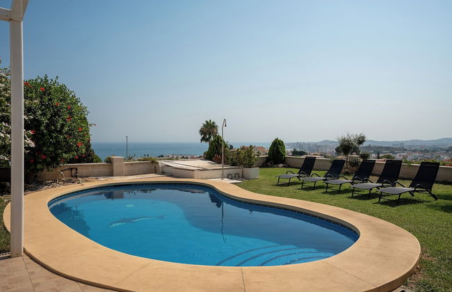 Spacious 3BR Villa with pool and views - Foto 36