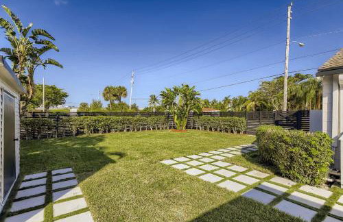 Ridgeway Villa - Revel in Sunlit Living with Backyard Gazebo & Pool - Foto 14