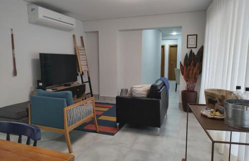 Apto Novo, Sofisticado e Aconchegante em Astúrias Guarujá - Foto 2