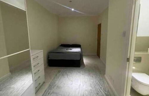 Charming House with Garden - Sleeps 6 & Parking - Foto 9