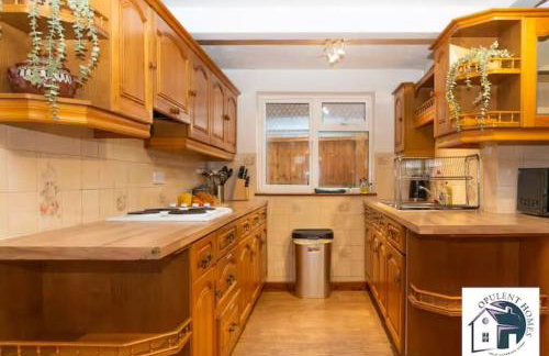 7 Bedroom Home - Contractor Stays - Reading Central - Photo 5