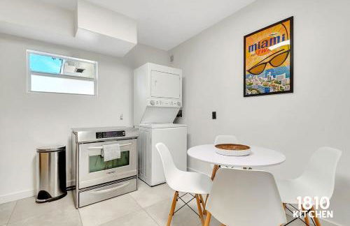 3 Home 12 bedroom compound with Pool and BBQ sleeps 24 - Foto 35