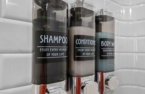 Luxe King Suite, Cozy Sectional, Gym, Pool, U of A - Photo 35