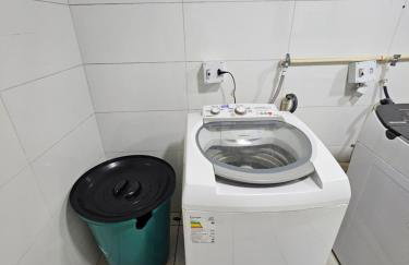 EDIFÍCIO ESSENCIALE PREMIER, 34º ANDAR, VAZADO, DE FRENTE A ENTRADA DO FLAMBOYANT SHOPPING, COM ESTACIONAMENTO GRÁTIS, COZINHA, FECHADURA ELETRÔNICA, WI-FI, TV COM ROKU, PISCINA, LAVANDERIA SEM CUSTO ADICIONAL By REI DOS FLATS - Foto 15