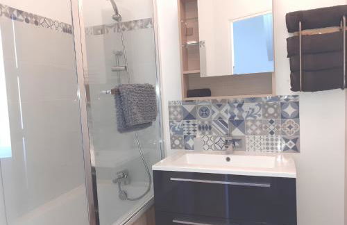 L'artistique, 4 lits, 2 chambres, stationnement gratuit, spacieux, atypique - Photo 6