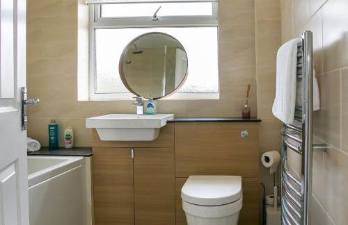 Spacious 3 Bed House with Large Garden in Aynho! - Foto 32