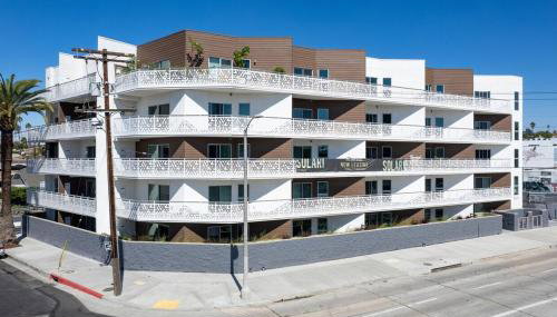 Silver Lake 1 Bedroom Condo Suite with Balcony and Parking - Foto 2