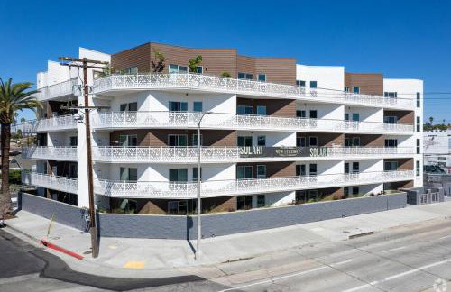 Silver Lake 1 Bedroom Condo Suite with Balcony and Parking - Photo 2