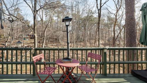 Zen Vibe w Fireplace Grill Deck & Screened Porch - Photo 4