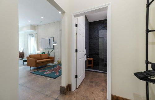 Modern Loft-Style Retreat Near Blenko Glass in Milton, WV - Foto 14