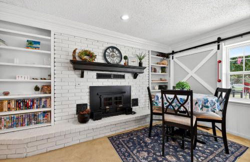 Renovated 4BR Lake Texoma Retreat with Hot Tub - Foto 13