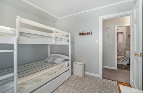 Newly Renovated Cottage 5 mins from Beach! - Foto 37