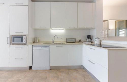 Villa Isabella, Luxury Villa with Heated Pool Ocean View in Adeje, Tenerife - Foto 48