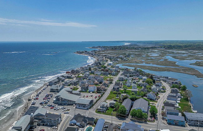 All is Wells Incredible Location! Walk to Beach - Photo 33