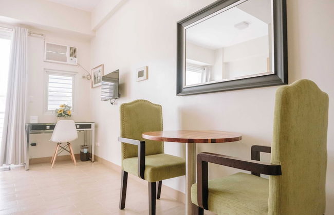 Stunning Cityscape Hideout - Photo 10