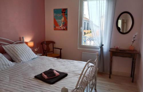 Maison rénovée proche Vichy : 3 chambres, cour fermée, tout inclus, idéal curistes et activités naturelles - FR-1-489-481 - Foto 14