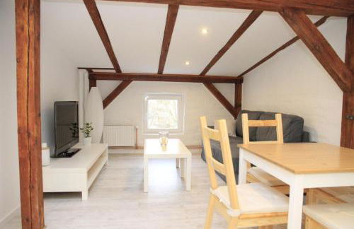 Gemütliche Dachgeschoßwohnung mit Altbaucharme - Foto 1