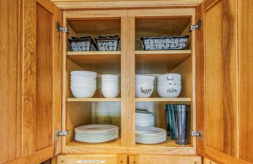 Walk-In Skiing/Tubing Across at Summit East - Foto 4