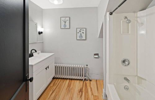 4-Bedroom Downtown Main St , great location! - Foto 21