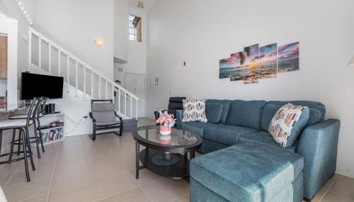 Family Home w/ Pool & Water Views, Near Disney - Foto 3