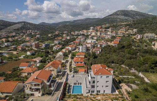 Villa Barbara & Zoran with heated swimming pool - Photo 66