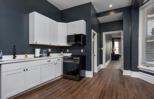 Flats on Front - Riverfront Gem Fast Wi-Fi 1F - Foto 7