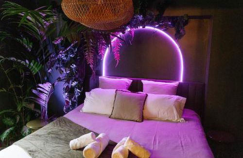 La Suite Chammarzt - Insolite - Escapade à deux -JungleRoom - baignoire balnéo privative - centre historique - Foto 33