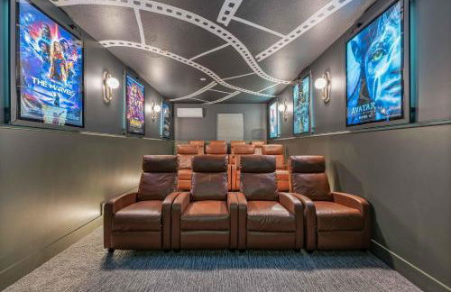 Newly Renovated Luxe Home near Asheville | Pool, Hot Tub, Theater & Games! - Foto 20