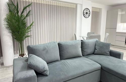 Serenity Waterfront 2 Bed Apartment - Foto 26