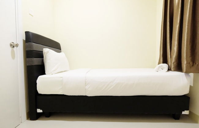 Clean And Tidy Green Pramuka Apartement - Foto 9