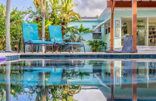 Fun Family-Friendly Poolside Escape Near Beach - Foto 31