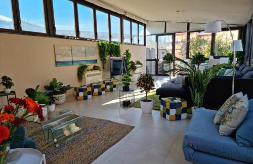 Luxury Panoramic Loft with heated saltwater pool and parking near Taormina, Catania, the Sea and Mount Etna by SicilianRelaxingHomes - Foto 58